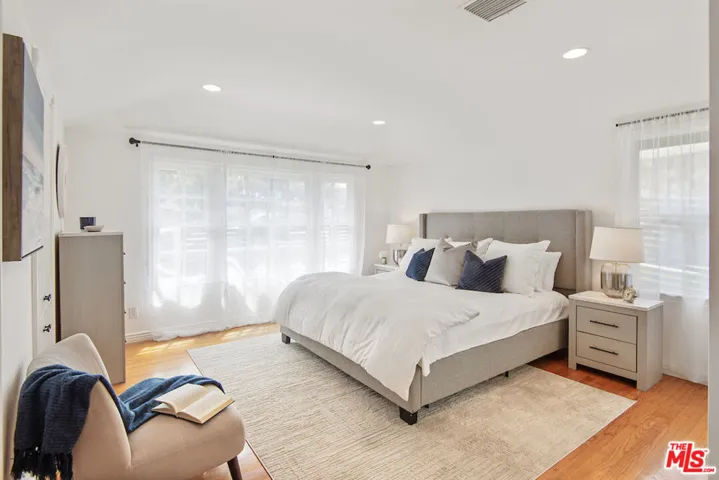 379 Fowling Street, Playa Del Rey, California 90293