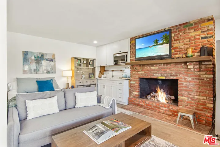 379 Fowling Street, Playa Del Rey, California 90293