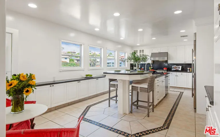 379 Fowling Street, Playa Del Rey, California 90293