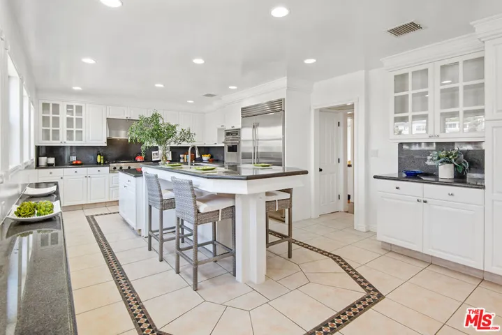379 Fowling Street, Playa Del Rey, California 90293