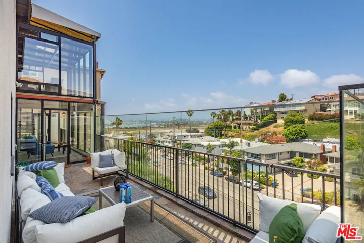 379 Fowling Street, Playa Del Rey, California 90293
