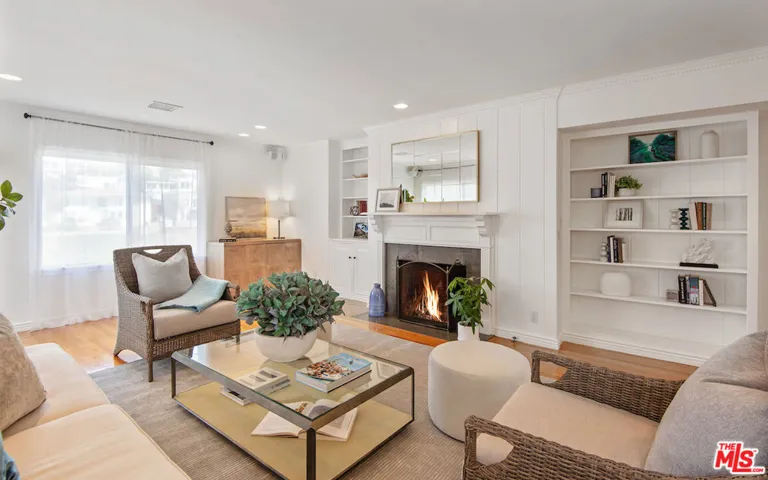 379 Fowling Street, Playa Del Rey, California 90293