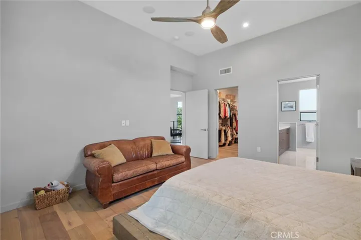 Executive Bedroom (upstairs)