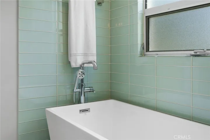 Executive Bathroom (upstairs)