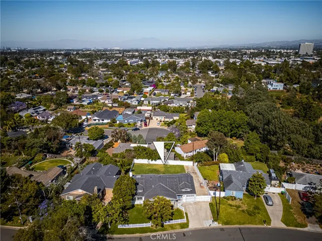 short distance to Canyon Park, one street over