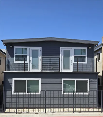 7403 Seashore Dr...bathed in sunshine