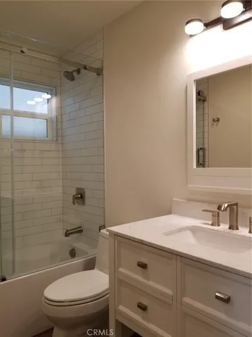 Ensuite Full Bath