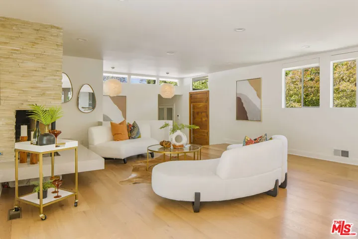 15418 Hamner Drive, Los Angeles, California 90077