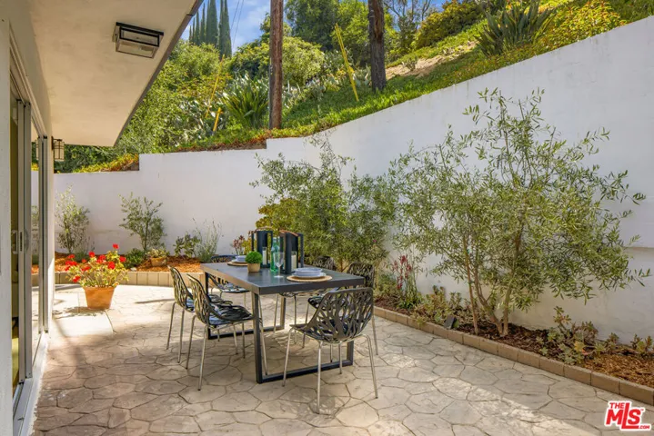 15418 Hamner Drive, Los Angeles, California 90077