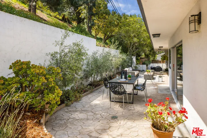 15418 Hamner Drive, Los Angeles, California 90077
