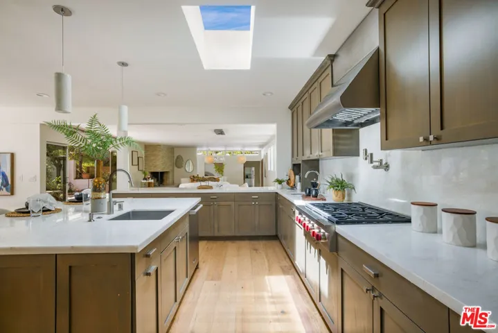 15418 Hamner Drive, Los Angeles, California 90077