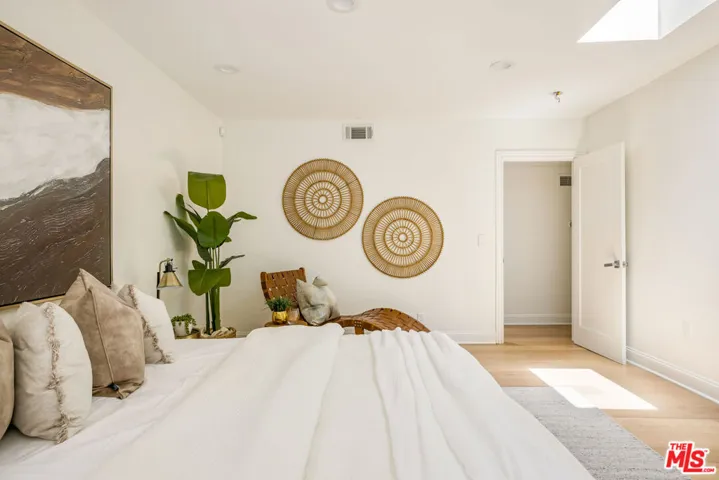 15418 Hamner Drive, Los Angeles, California 90077