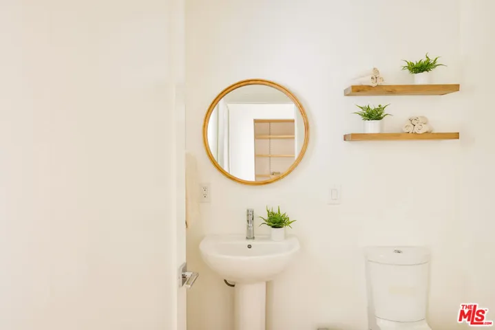 15418 Hamner Drive, Los Angeles, California 90077