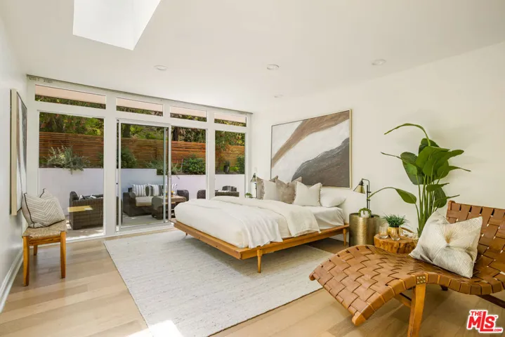 15418 Hamner Drive, Los Angeles, California 90077
