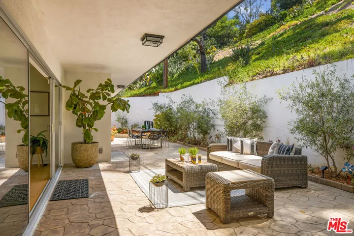 15418 Hamner Drive, Los Angeles, California 90077