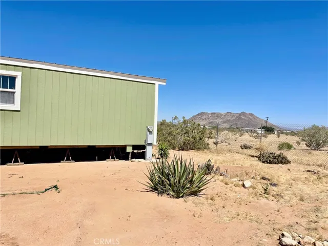 60607 Stearman Road, Landers, California 92285