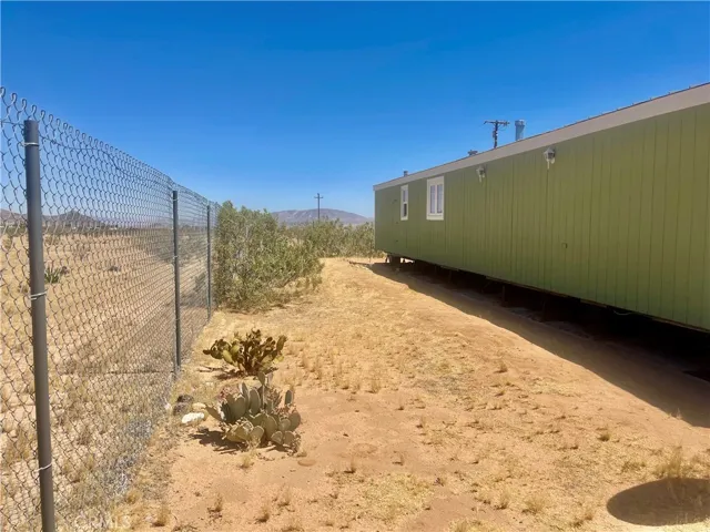 60607 Stearman Road, Landers, California 92285