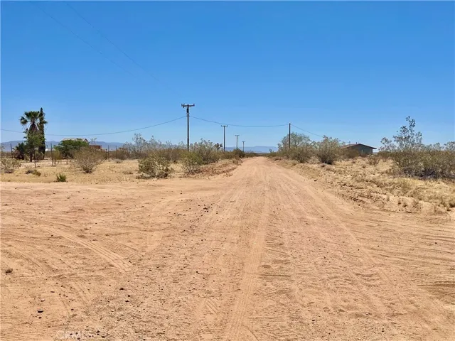 60607 Stearman Road, Landers, California 92285