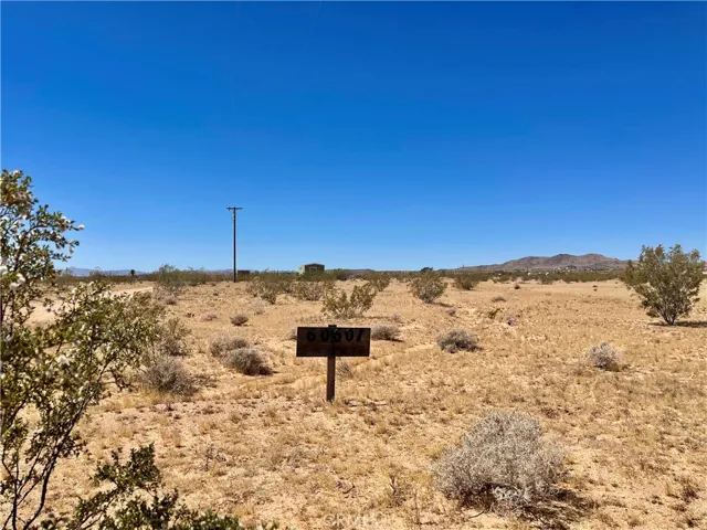 60607 Stearman Road, Landers, California 92285