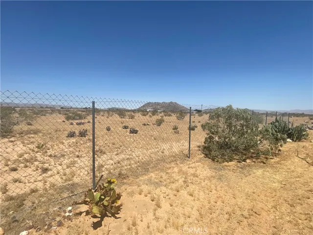 60607 Stearman Road, Landers, California 92285