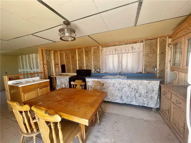60607 Stearman Road, Landers, California 92285