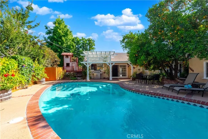 22224 Hart, Canoga Park, California 91303