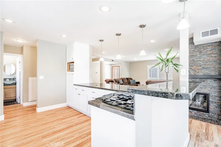 546 11th Street A, Hermosa Beach, California 90254