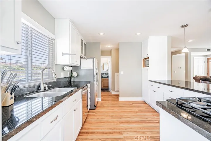 546 11th Street A, Hermosa Beach, California 90254