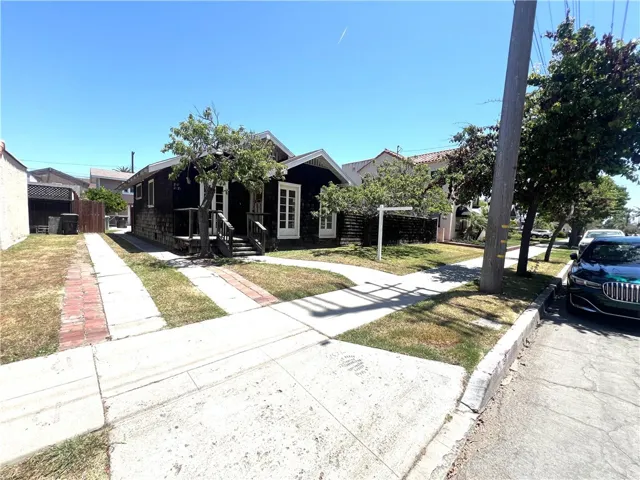 Street View - Triplex 
(Front 2 bed/1 bath House - 998 sq.ft.)