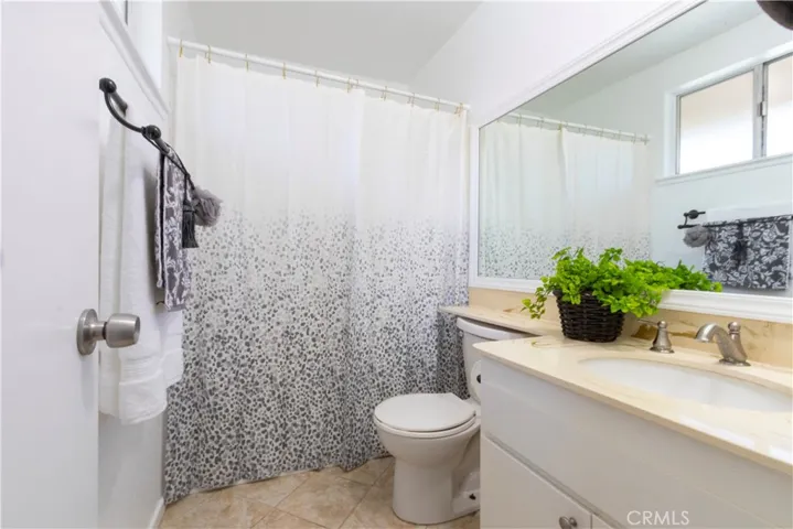 13866 La Jolla, Garden Grove, California 92844
