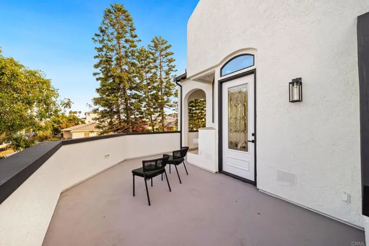1976 Pacific Beach Dr, San Diego, California 92109