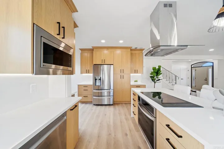 1976 Pacific Beach Dr, San Diego, California 92109