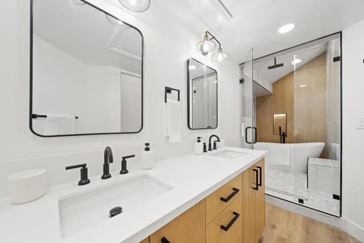 1976 Pacific Beach Dr, San Diego, California 92109