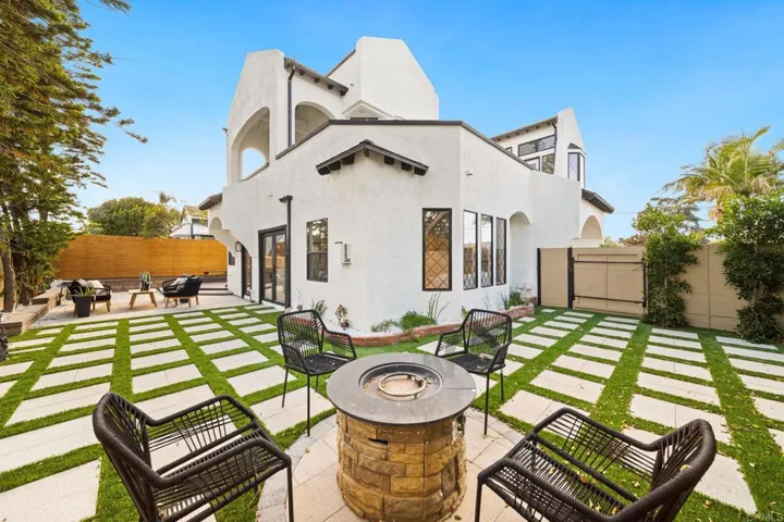 1976 Pacific Beach Dr, San Diego, California 92109