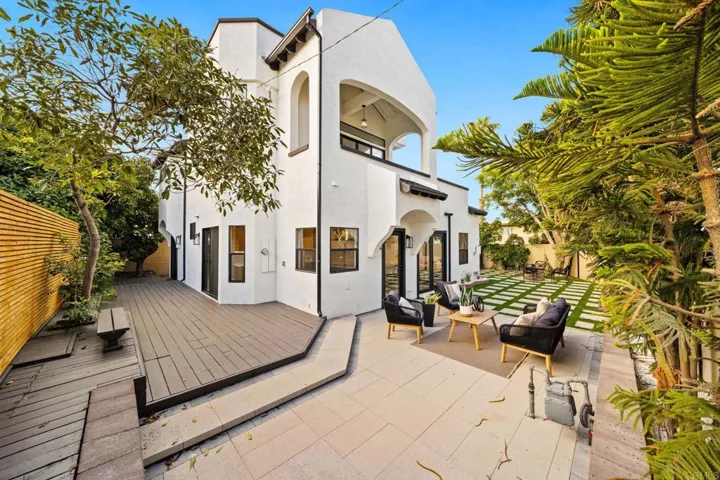 1976 Pacific Beach Dr, San Diego, California 92109