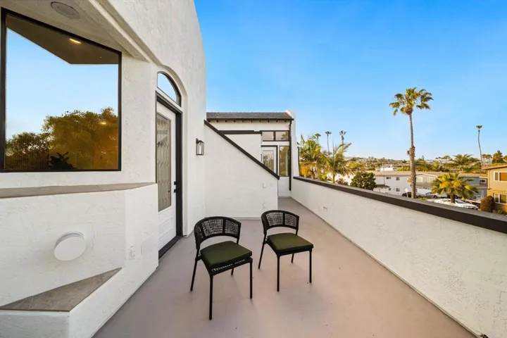 1976 Pacific Beach Dr, San Diego, California 92109