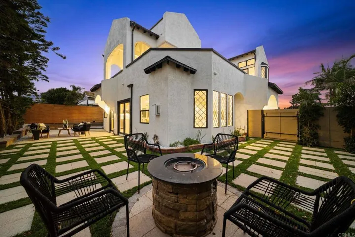 1976 Pacific Beach Dr, San Diego, California 92109