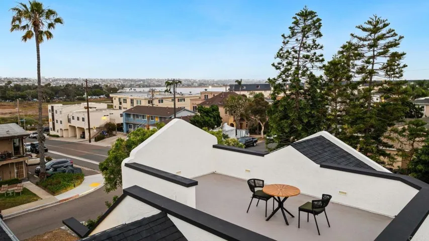 1976 Pacific Beach Dr, San Diego, California 92109