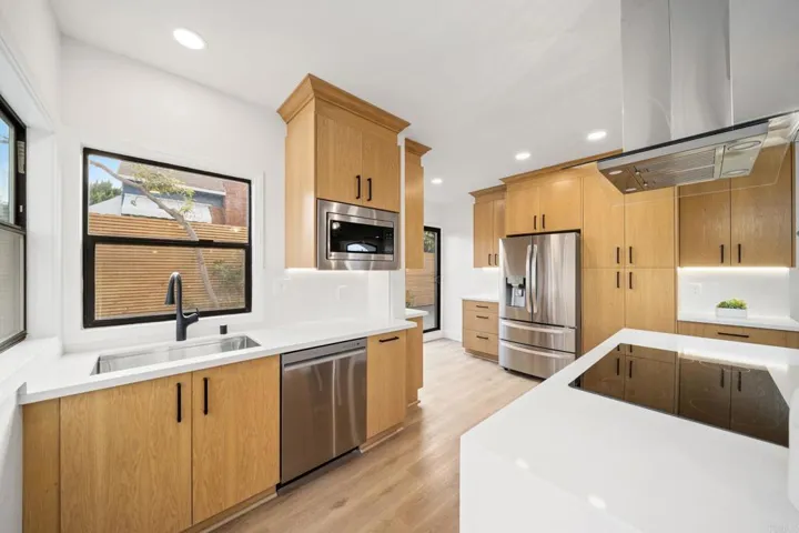 1976 Pacific Beach Dr, San Diego, California 92109
