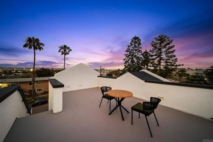 1976 Pacific Beach Dr, San Diego, California 92109