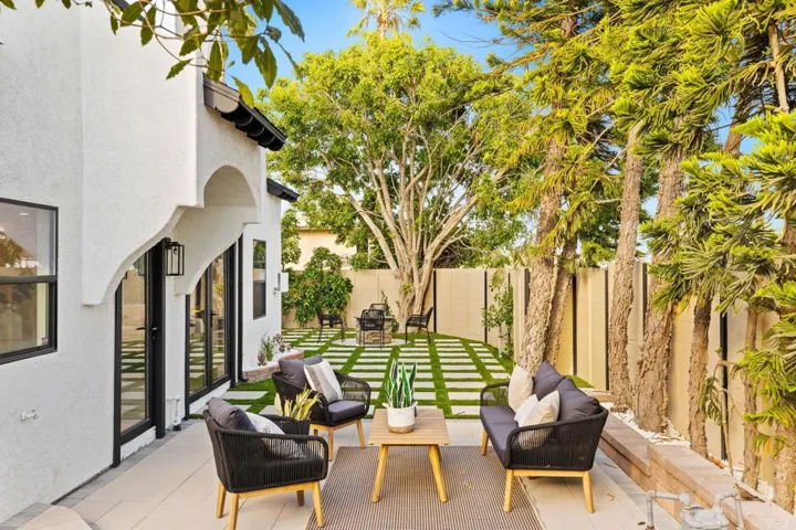 1976 Pacific Beach Dr, San Diego, California 92109