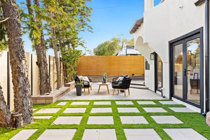 1976 Pacific Beach Dr, San Diego, California 92109