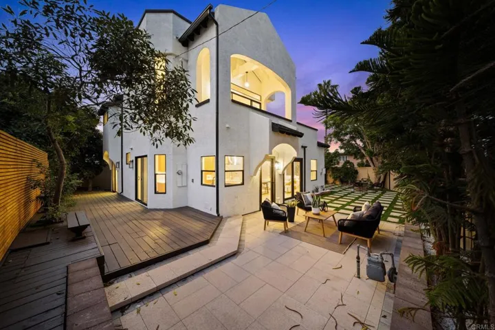 1976 Pacific Beach Dr, San Diego, California 92109
