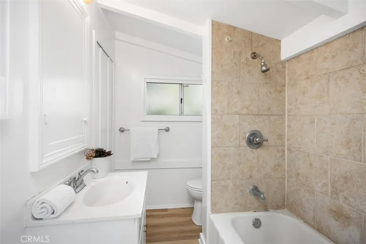 Upstairs Unit Bath