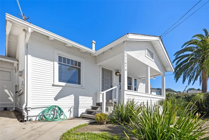 Cottage with Balcony, Ocean Views, 1 Bd, 1Ba, Fireplace