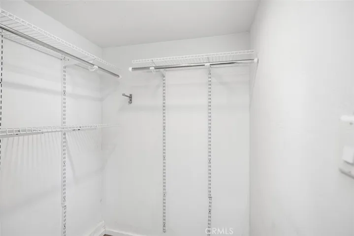 Downstairs Unit Bedroom Ensuite w/ Walk In Closet