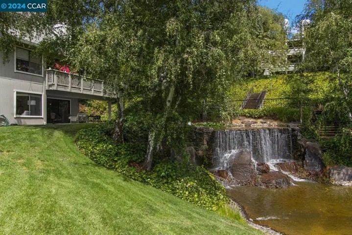 Cascade on the Waterfall