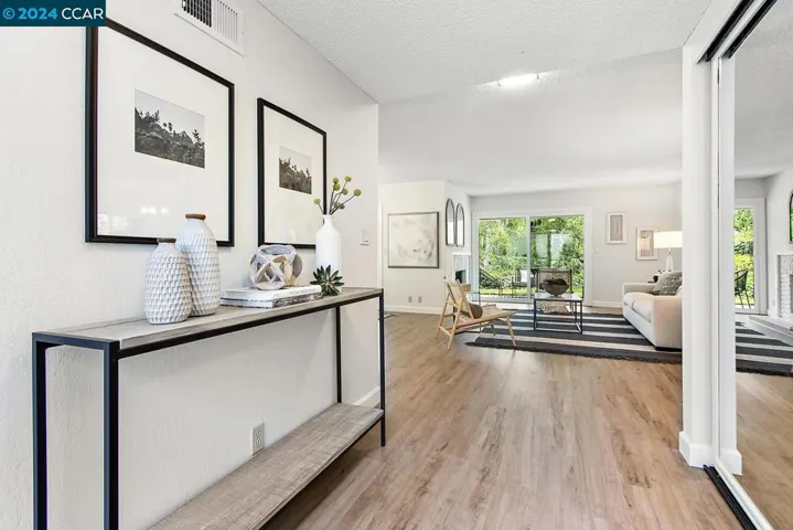 Welcome to 3042 Rossmoor Parkway #2