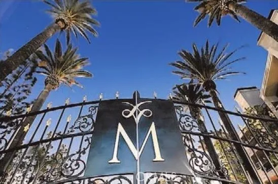 21550 Burbank Boulevard 208, Woodland Hills, California 91367