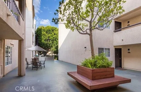 21550 Burbank Boulevard 208, Woodland Hills, California 91367